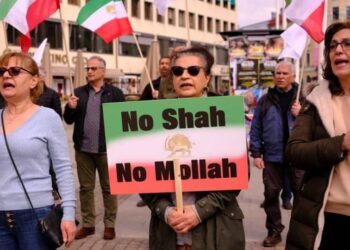 109 Former World Leaders Support Regime Change in Iran